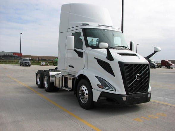 2027 VOLVO VNR64T300 VMH1556 photo