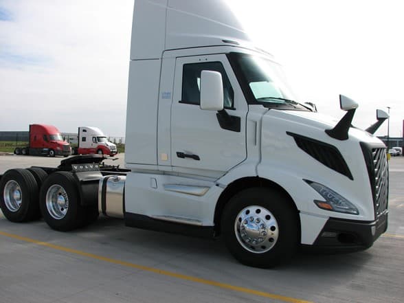 Photo of 2027 VOLVO VNR64T300 VMH1555